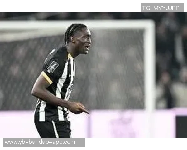 法媒报道里尔法兰克福汉堡等队争抢昂热后卫埃科米